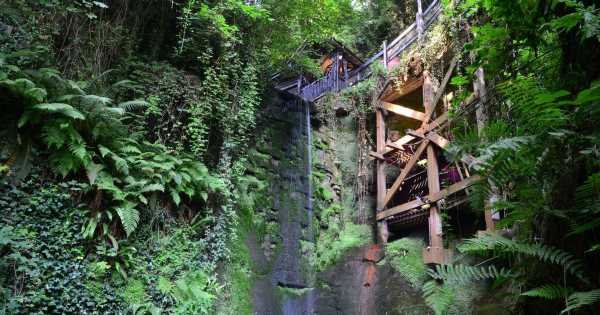 UK gorge with beach pub and waterfalls transforms into ‘place of magic’ at dusk