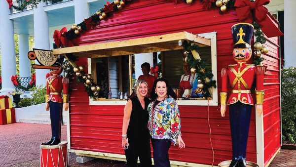 American Queen Voyages to sail Christmas cruises featuring Natchez