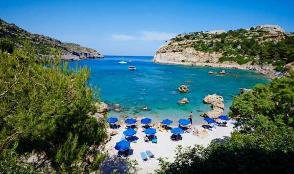 Greek prime minister promises free holidays for tourists