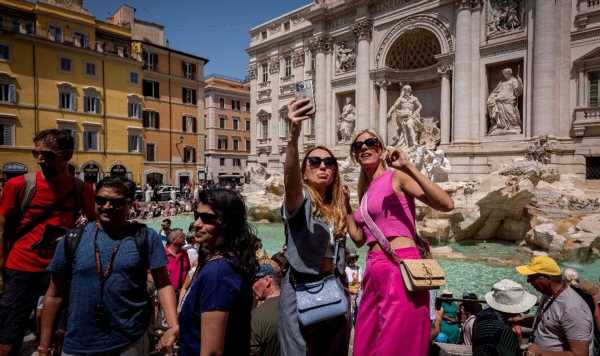 Tourists moan about overcrowded top landmark and ‘hectic’ experience