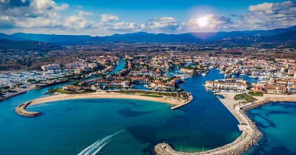 Brits flock to floating ‘Venice of France’ – with jet skis instead of gondolas