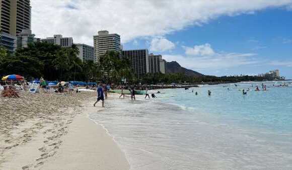 Hotels in Waikiki and Oahu fill up after Maui fires