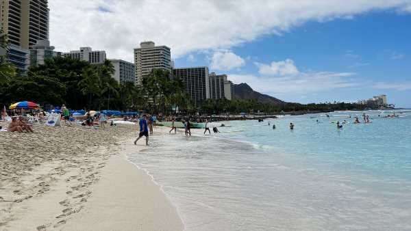 Hotels in Waikiki and Oahu fill up after Maui fires
