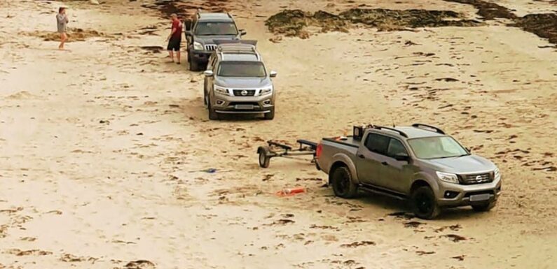 Locals slam ‘selfish and self-entitled’ tourists parking cars on busy beach
