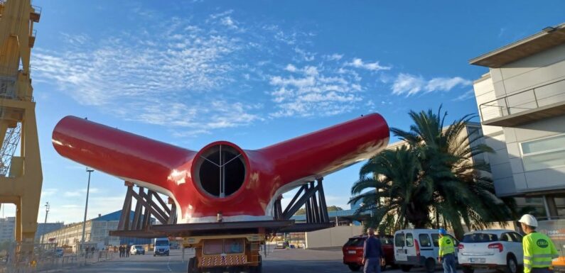 Carnival Freedom getting new winged funnel during drydock