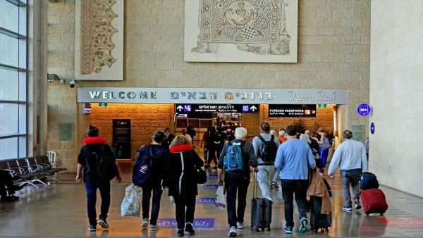U.S. airlines suspend flying to Israel
