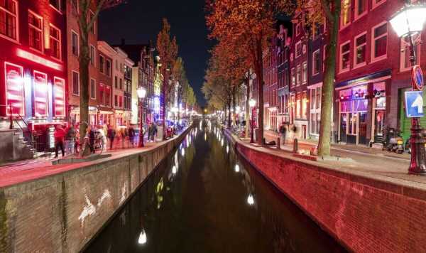 Amsterdam drives out drunk British tourists with discouragement campaigns